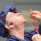 Kinderzauberer LIAR verbindet Clownerie und Zauberei auf einem Kinderfest