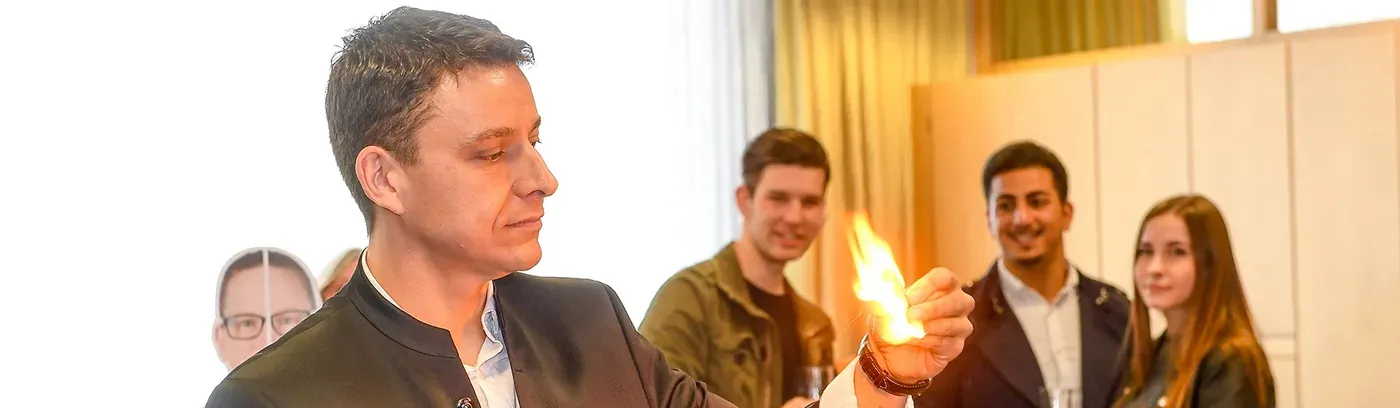 Tisch Zauberei NRW – Zauberer LIAR