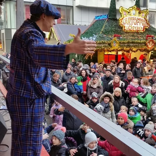 Zaubervorführung auf dem Weihnachtsmarkt