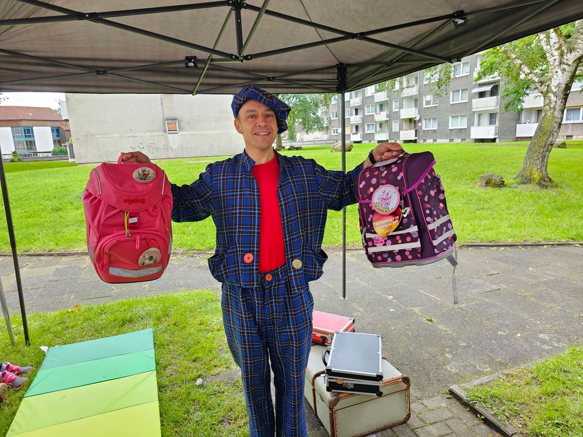 Kultur- und Kinderfest auf dem Resse-Markt Clown Zaubershow in Gelsenkirchen