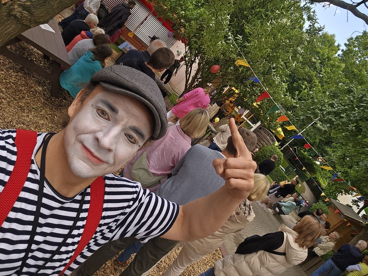 Michaël Prescler, bekannt als Clown Zauberer LIAR