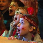 Kinderzauberer bringt Kinder zum Staunen 