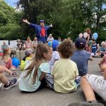 Kinderzauberer bei ZAubershow in einer Schule